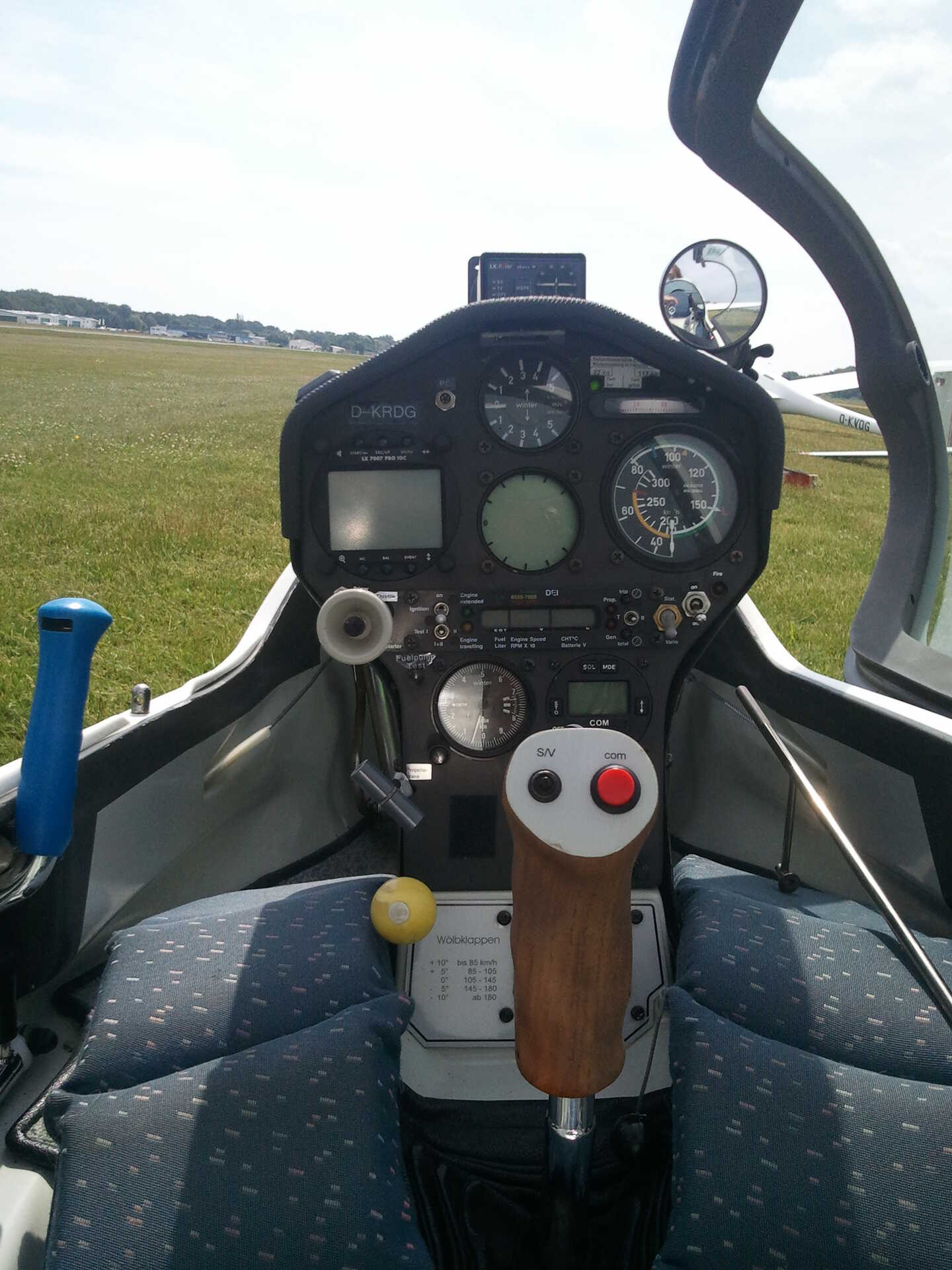 DG 505 MB Cockpit vorne